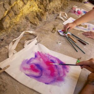 ibizaecotours.com Actividades Sostenibles. Experiencias corporativas. Visita a Dalt Vila y taller de pintura sobre tela
