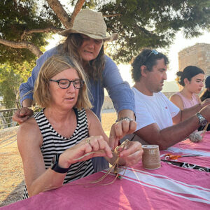 ibizaecotours.com Actividades Sostenibles. Visita a Dalt Vila y taller de esparto